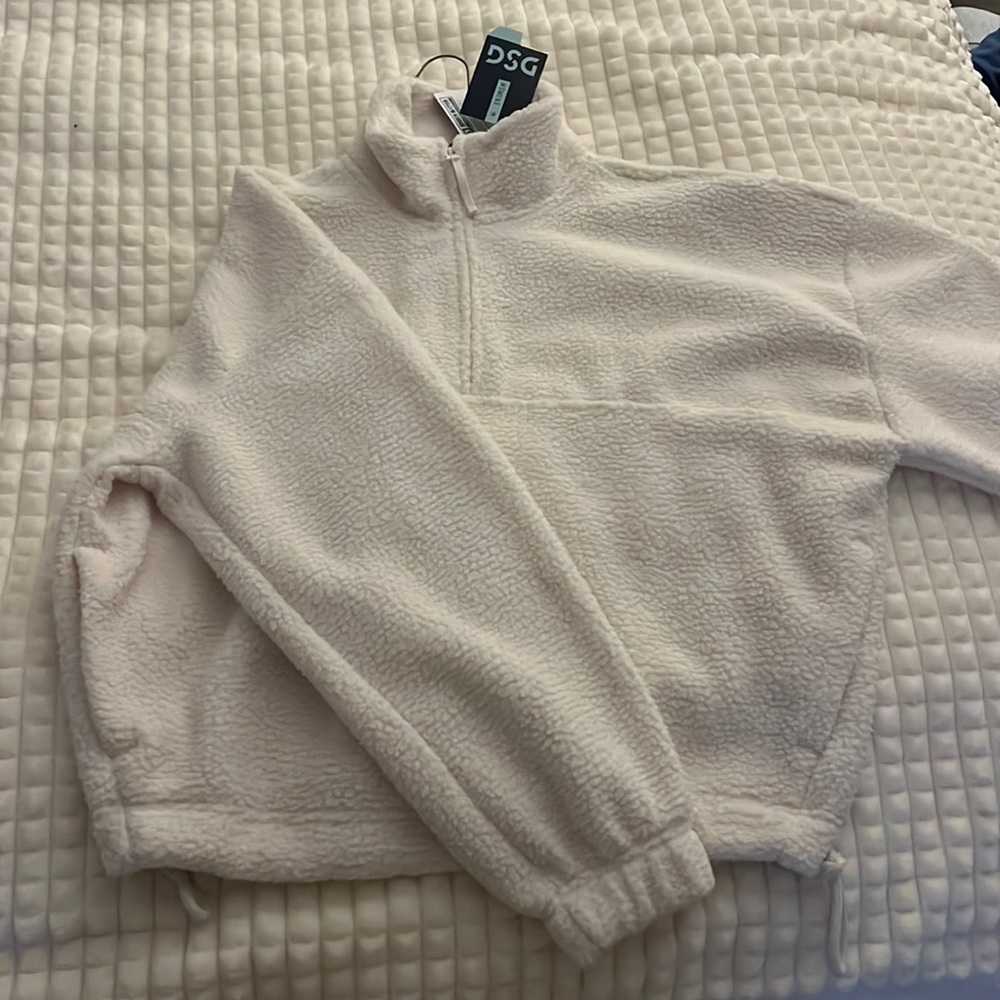White DSG pull over